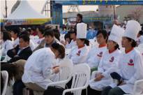 2009 울진대게국제축제 요리경연대회(초조하게심사결과를기다리고있는선수들)